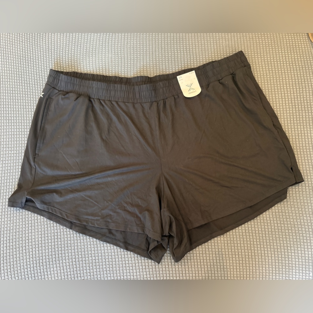 Xersion Women's Charcoal Athletic Shorts mid rise NWT